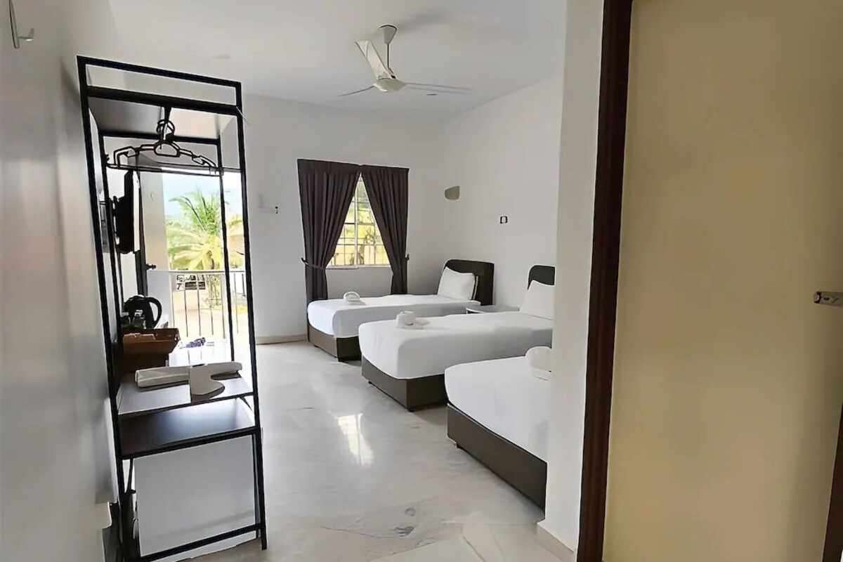 A hotel room with a bed, a desk, and a wardrobe.