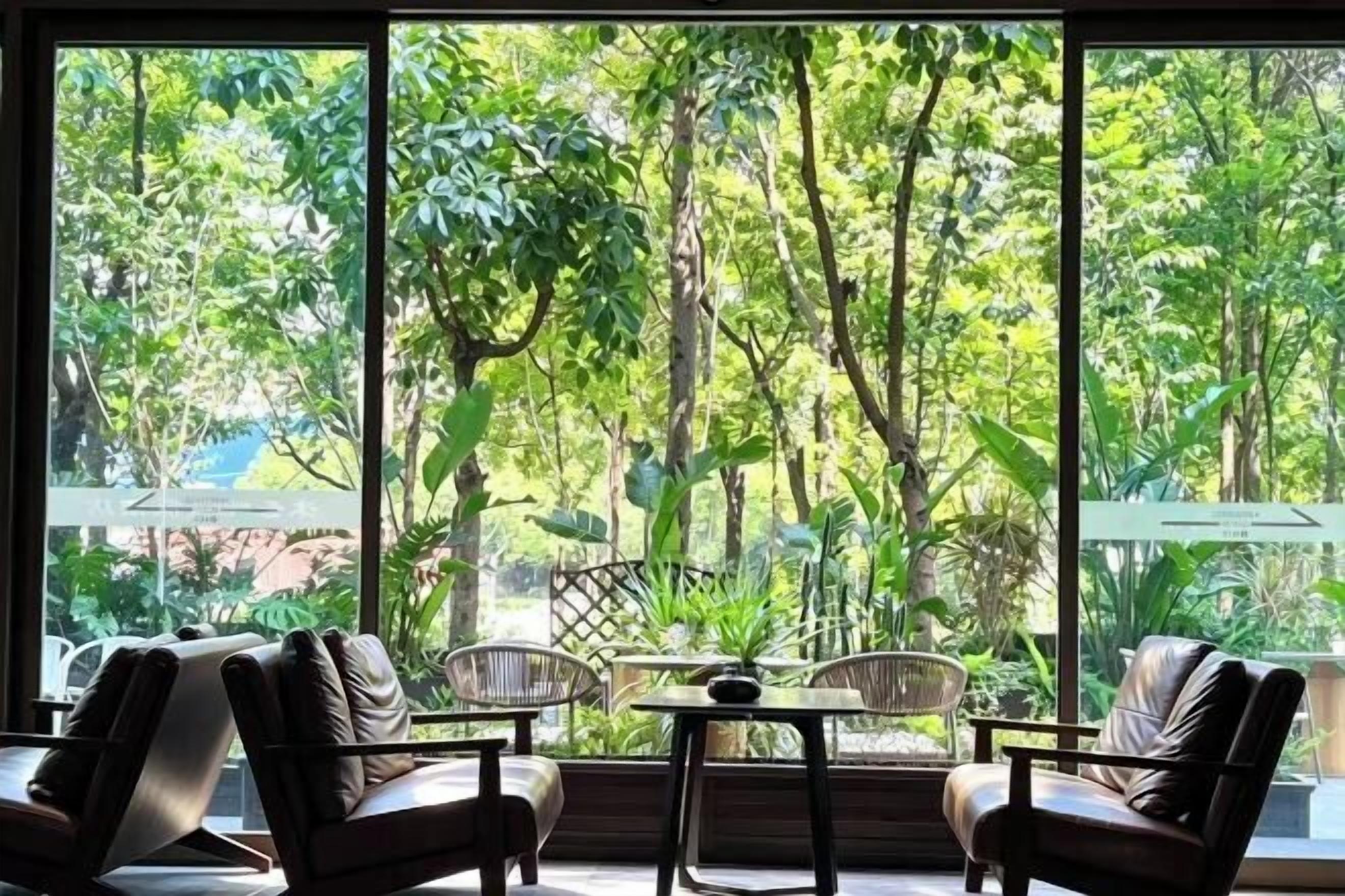 Lobby lounge