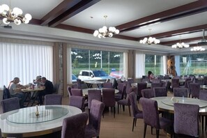 Restaurant - Aketasi Resort (Nilka County)