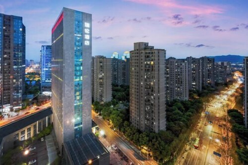 Pulun Hotel (Shaoxing Didang Shimao Plaza)