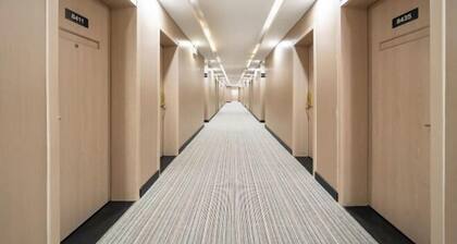 Orangewood Hotel (Shanghai Pengpu Xincun Subway Station)