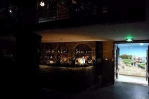 バー (施設内)