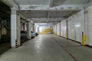 Free self parking - Xingxiang Light Luxury Hotel (Binyang Department Store) (Binyang)