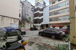 Parkir mandiri gratis