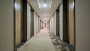 A long, narrow hotel corridor with doors on both sides, numbered 602 and 603, leading to rooms. - Homeinn · neo (Chengdu Chunxi Road Taikoo Li Store) (Chengdu)