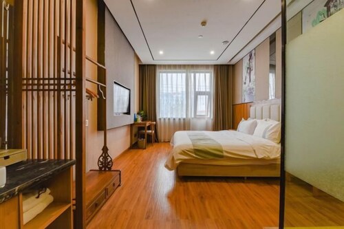 Riyue Lake Culture Hotel