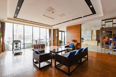 Riyue Lake Culture Hotel