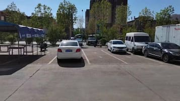 موقف سيارات (بتكلفة إضافية)