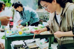 Outdoor dining - papaWO Homestay (Hangzhou)
