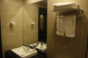 Bathroom - Meike Hostel (Beijing)