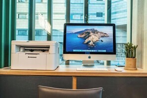 Business center - TRUE GO Hotel (Chaoyangmen Subway Station, Beijing Workers' Stadium) (Beijing)