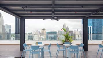 Tempat makan outdoor