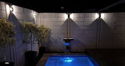 Amazing home in Opico Garden w/jet pool, near by attractions and family-friendly