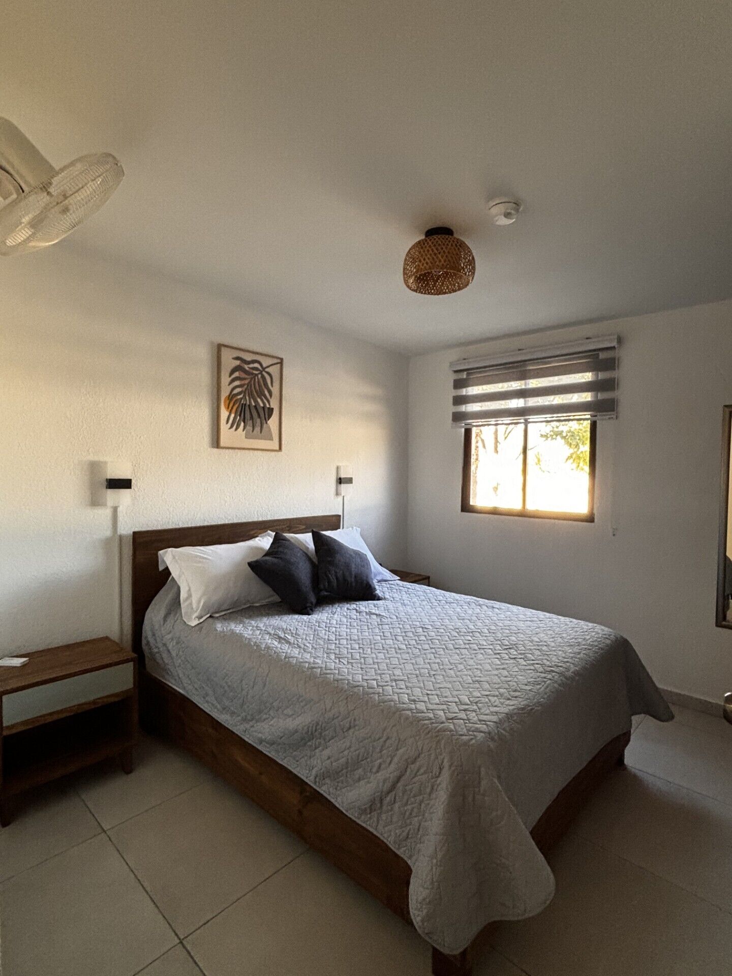 3 camere, una scrivania, Wi-Fi, lenzuola