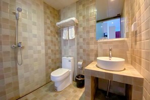 A bathroom with a shower, toilet, and sink. - Gujia Hotel (Xinxiang)