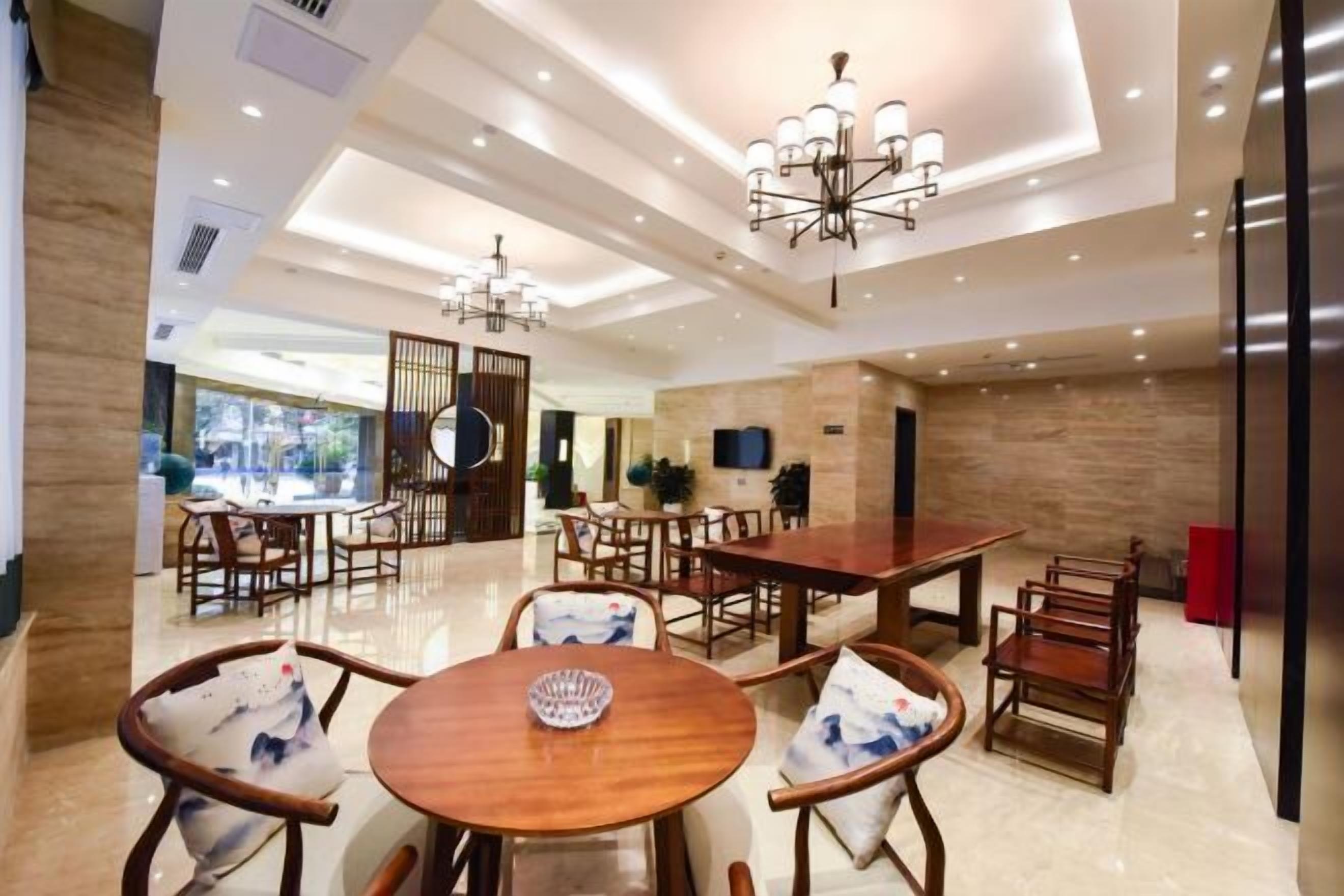 Lobby lounge