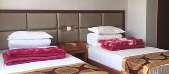 Jixian Taohuajie Holiday Homestay
