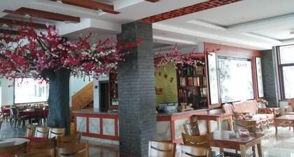 Jixian Taohuajie Holiday Homestay