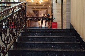 المنشأة من الداخل