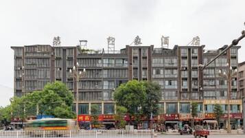 المنشأة من الخارج