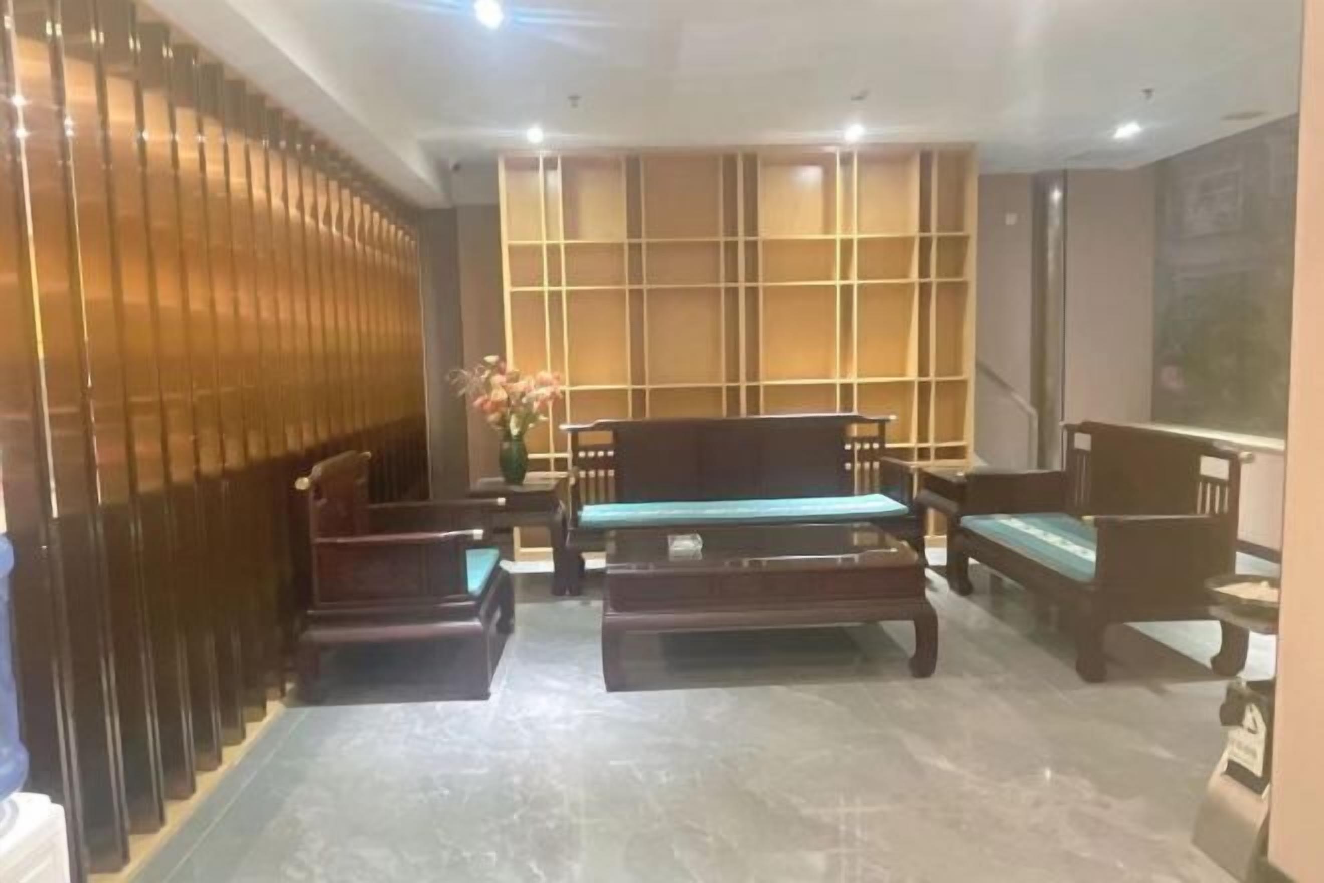 Lobby-lounge