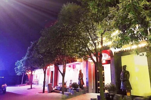 Qinyong Scenic Area Inn