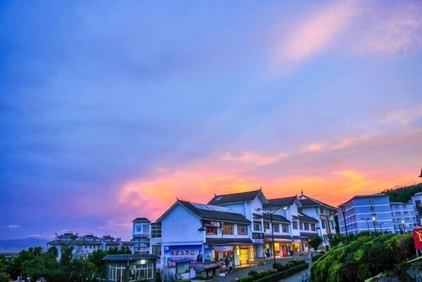 A hotel with multiple floors, a central courtyard, and a view of the surrounding area.