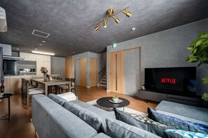 Flat-screen TV - THE GRACIOUS (Sapporo)