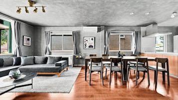 Comfort Villa | Living room | Flat-screen TV