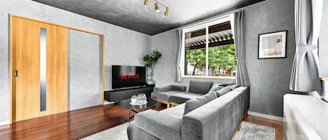 Comfort Villa | Living room | Flat-screen TV