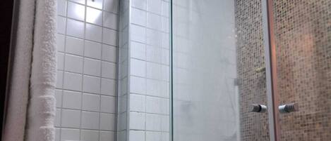 Handtücher, Seife, Toilettenpapier