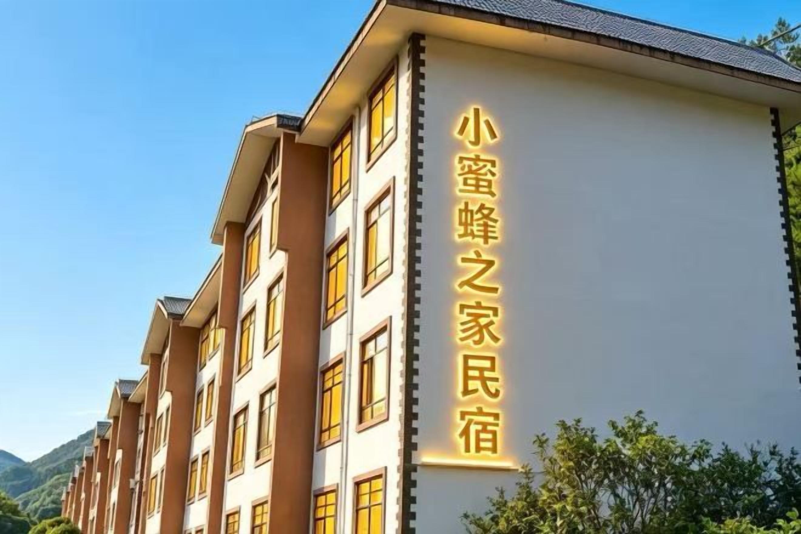A multi-story building with a sign indicating it is a family-friendly hotel.