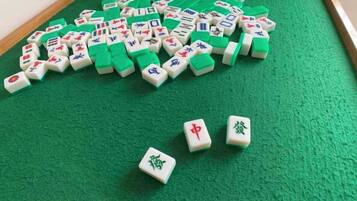 A green playing surface with scattered tiles, some grouped and some isolated.