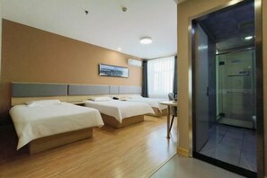 Room - Huayi Hotel (Harbin CapitaLand Airport Bus Station) (Harbin)