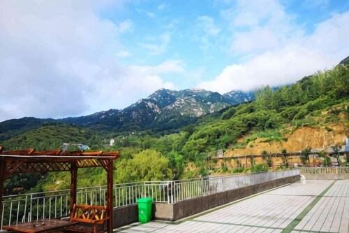 Monkey Mountain Villa Hotel