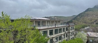 Monkey Mountain Villa Hotel