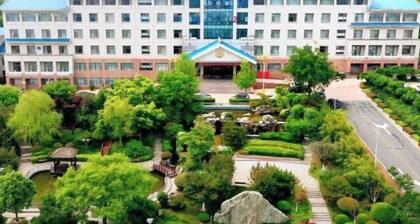 Yanzi Resort