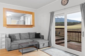 Smart TV - Mountain View River Retreat (Benton)