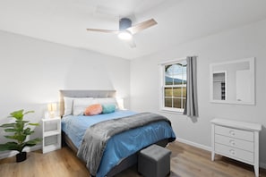 3 bedrooms, iron/ironing board, free WiFi, bed sheets - Mountain View River Retreat (Benton)