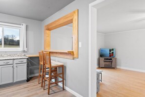 Interior - Mountain View River Retreat (Benton)