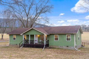 Exterior - Mountain View River Retreat (Benton)