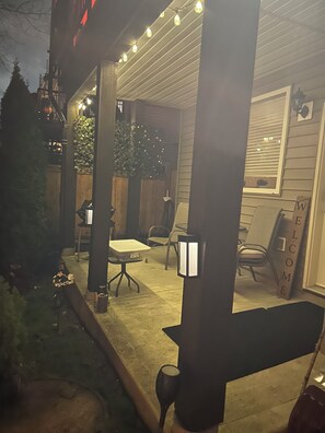 Terrace/patio - Lrg 1 bdrm ground level suite with a Private Entry in a forest setting. (Maple Ridge)