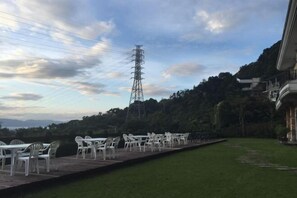 Outdoor dining - Cloud Top Landscape Hotel (Hualien)
