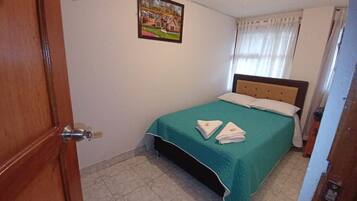 4 bedrooms, iron/ironing board, WiFi, bed sheets