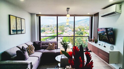 Hill Top View Apt - Col. Escalón