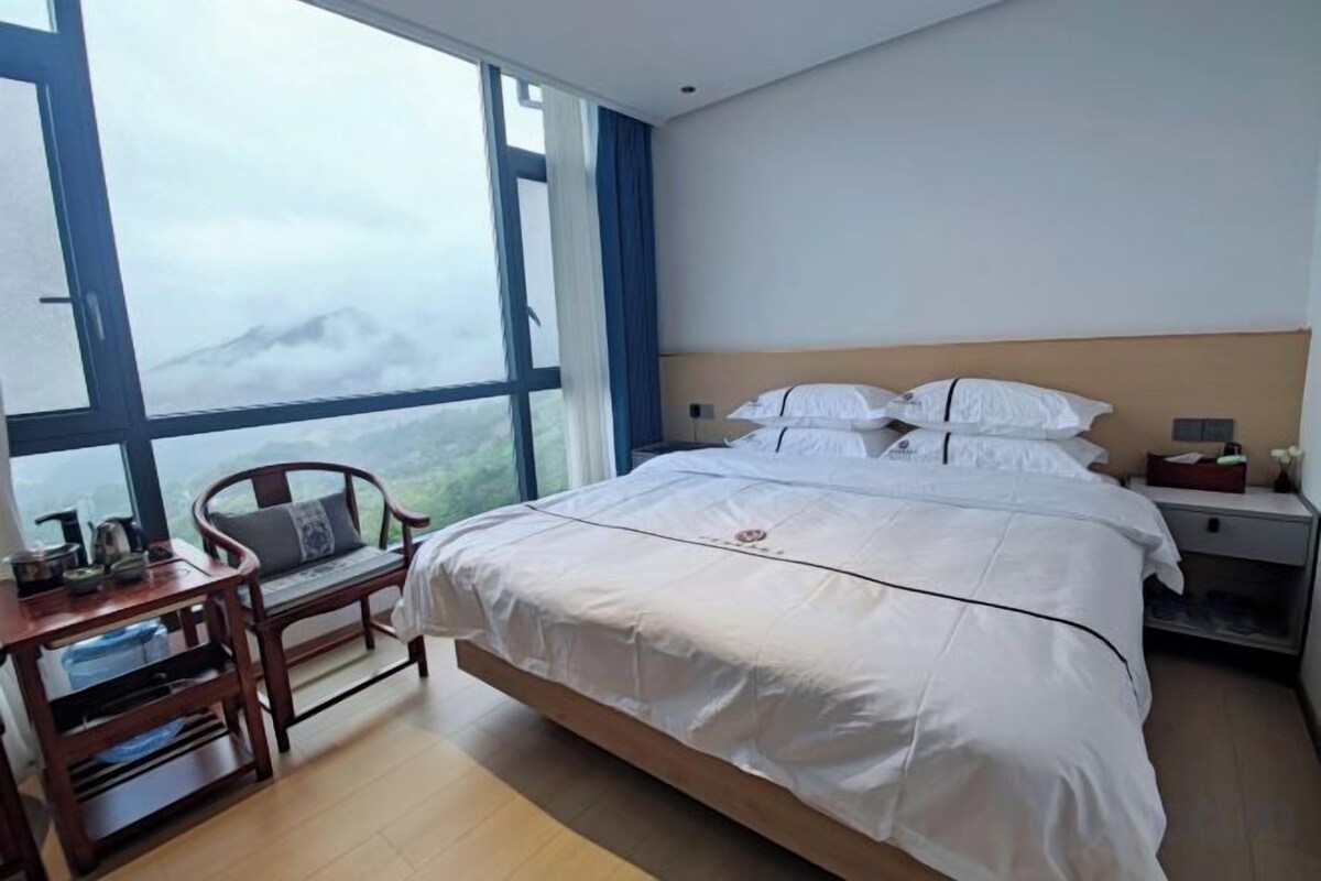 Privilege Queen Room