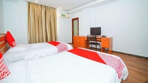 A hotel room with two beds, a desk, a chair, and a television. - Haozhisen Apartment (Guangzhou)