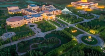 Seven Star Lake Desert Hotel