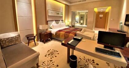 Seven Star Lake Desert Hotel