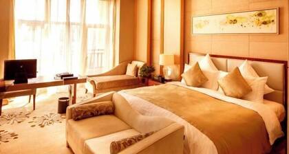 Seven Star Lake Desert Hotel